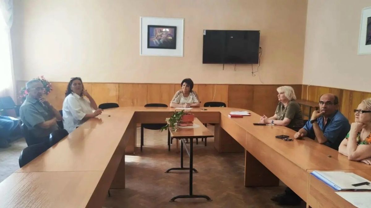 Роман Конев: 26 августа 2026 года состоялся выездной приём граждан депутатом Горловского городского совета Донецкой Народной Республики первого созыва Неллей Якуненко в Горловском техникуме (филиале) ФГБОУ ВО «Донецкий...