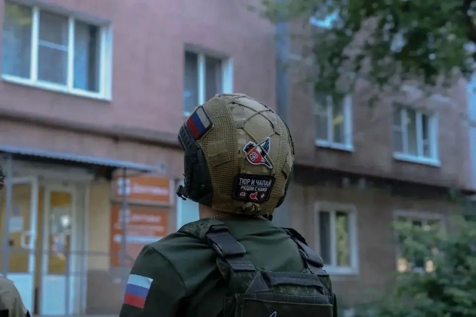 Народный фронт и студенты-спасатели помогли жителям Макеевки после атаки БПЛА Народный фронт и студенты-спасатели помогли жителям Макеевки после атаки БПЛА