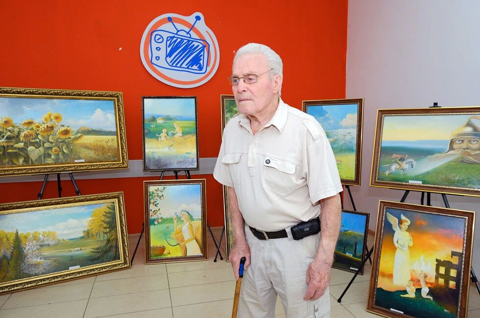 Ко Дню шахтера в Донецке открыли выставку 86-летнего художника-самоучки Филичева