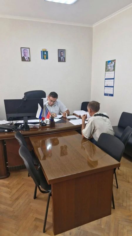 Вчера личный приём жителей провел Первый заместитель главы администрации Мангушского округа Владимир Топузов Вчера личный приём жителей провел Первый заместитель главы администрации Мангушского округа Владимир Топузов