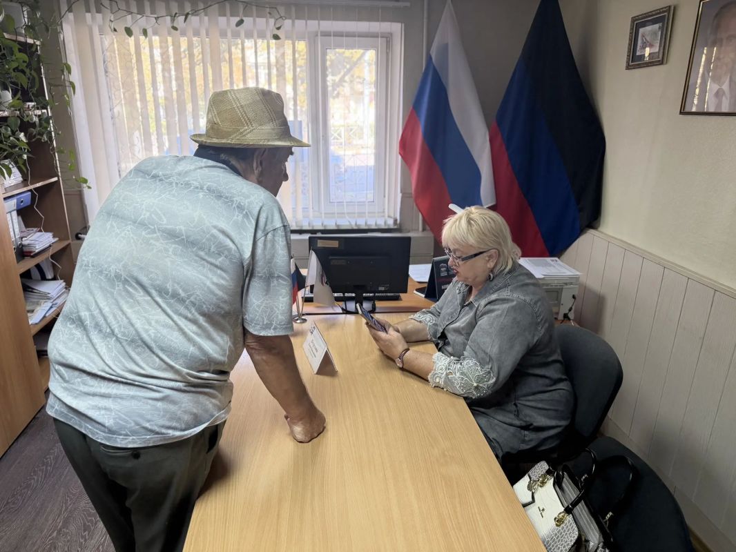 В общественной приёмной прошёл приём Председателя Снежнянского городского совета В общественной приёмной прошёл приём Председателя Снежнянского городского совета