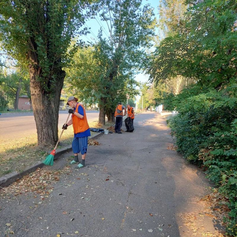 В Кировском продолжаются работы по благоустройству В Кировском продолжаются работы по благоустройству