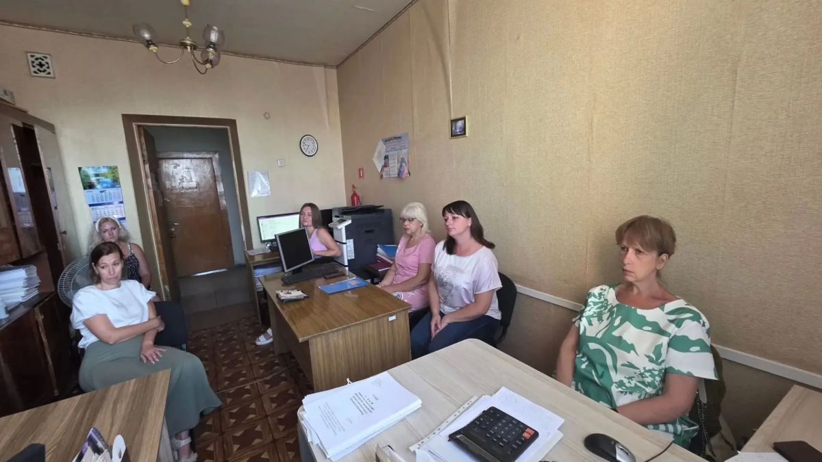 26 августа управляющий делами администрации городского округа Торез Наталья Бекетова провела встречу с трудовым коллективом Отдела статистики в г. Торезе 26 августа управляющий делами администрации городского округа Торез Наталья Бекетова провела встречу с трудовым коллективом Отдела статистики в г. Торезе