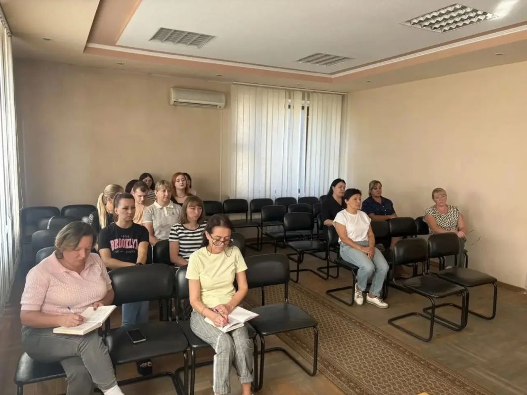 Сегодня, 26 августа, Руководитель Управы Ленинского внутригородского района Администрации городского округа Донецк Татьяна Темникова провела расширенное аппаратное совещание Сегодня, 26 августа, Руководитель Управы Ленинского внутригородского района Администрации городского округа Донецк Татьяна Темникова провела расширенное аппаратное совещание