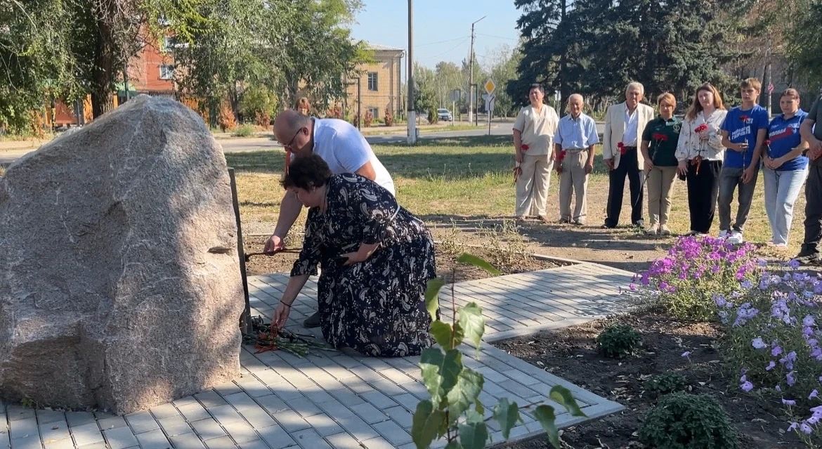 Василий Овчаров: В Новоазовске отметили 12-летие освобождения города Василий Овчаров: В Новоазовске отметили 12-летие освобождения города