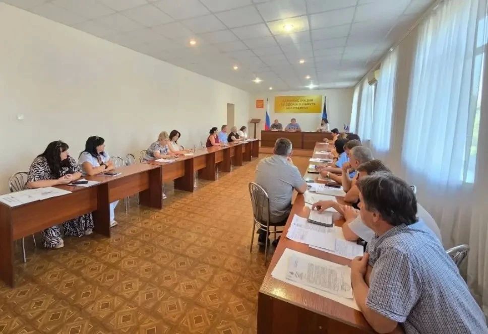 Плановое аппаратное совещание прошло с руководителями предприятий, организаций, учреждений города 26.08.2026 г