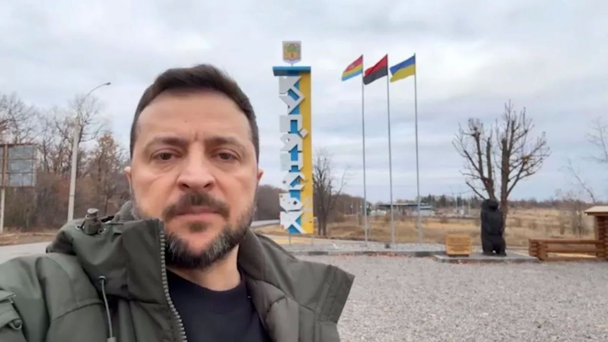 «Заветное» селфи у стелы сделано «Заветное» селфи у стелы сделано