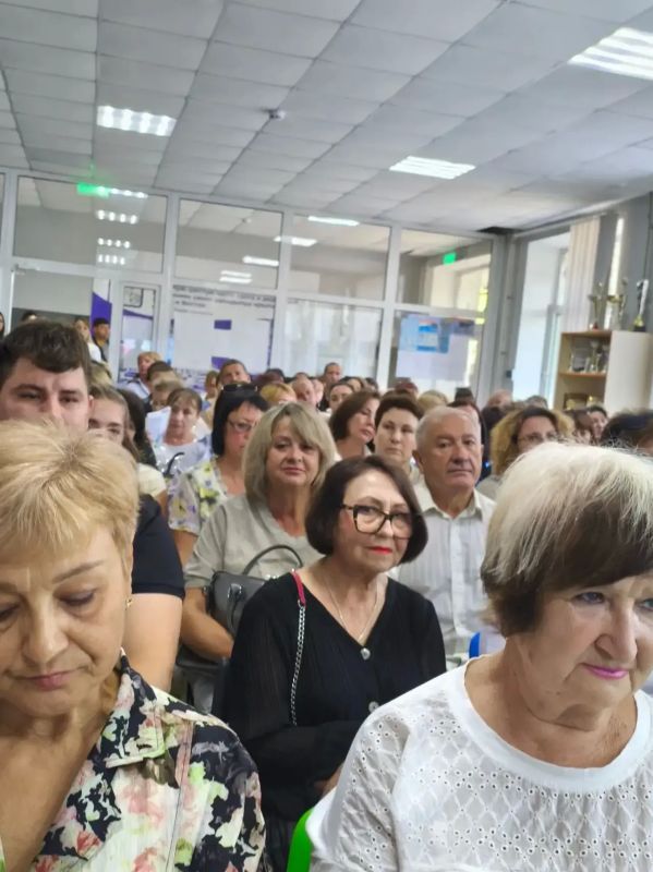 В Мангуше состоялась августовская конференция педагогических работников В Мангуше состоялась августовская конференция педагогических работников