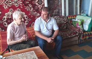 Юрий Атаманов: В преддверии Дня города навестил Юрия Ивановича, одного из старейших жителей Ворошиловского района