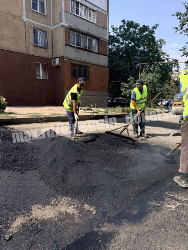 В Донецке продолжается обновление внутриквартальных дорог В Донецке продолжается обновление внутриквартальных дорог