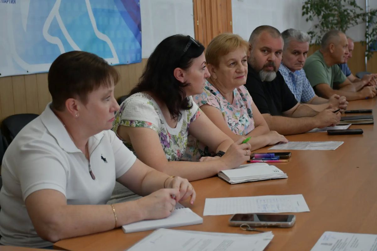 26 августа, заместитель главы администрации городского округа Дебальцево Евгений Глебов провел заседание комиссии по вопросам подготовки объектов жилищно-коммунального хозяйства, социальной сферы, к работе в осенне-зимний... 26 августа, заместитель главы администрации городского округа Дебальцево Евгений Глебов провел заседание комиссии по вопросам подготовки объектов жилищно-коммунального хозяйства, социальной сферы, к работе в осенне-зимний...