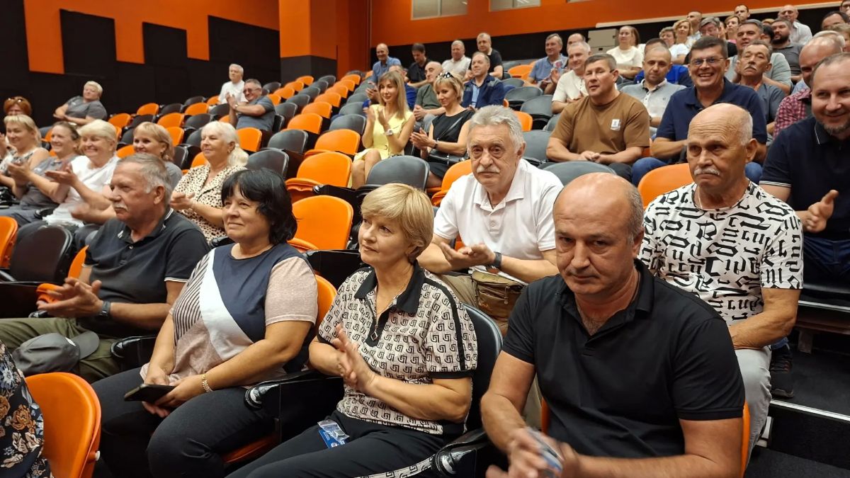 Валентин Левченко: Благодарю коллектив МУП АГОД ДНР «СК “Донбасс Арена”» за открытый диалог и ответственный подход к работе Валентин Левченко: Благодарю коллектив МУП АГОД ДНР «СК “Донбасс Арена”» за открытый диалог и ответственный подход к работе