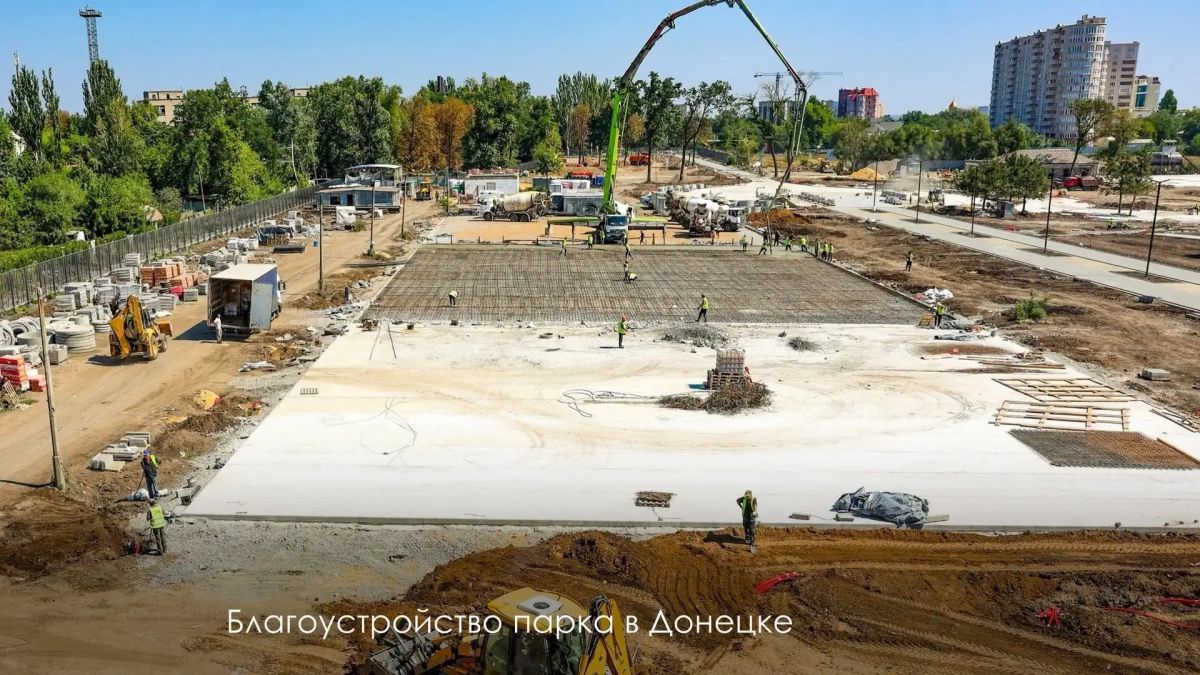 Московские городские службы продолжают восстанавливать социальные объекты и общественные пространства в Донецке, сообщил мэр Москвы Сергей Собянин
