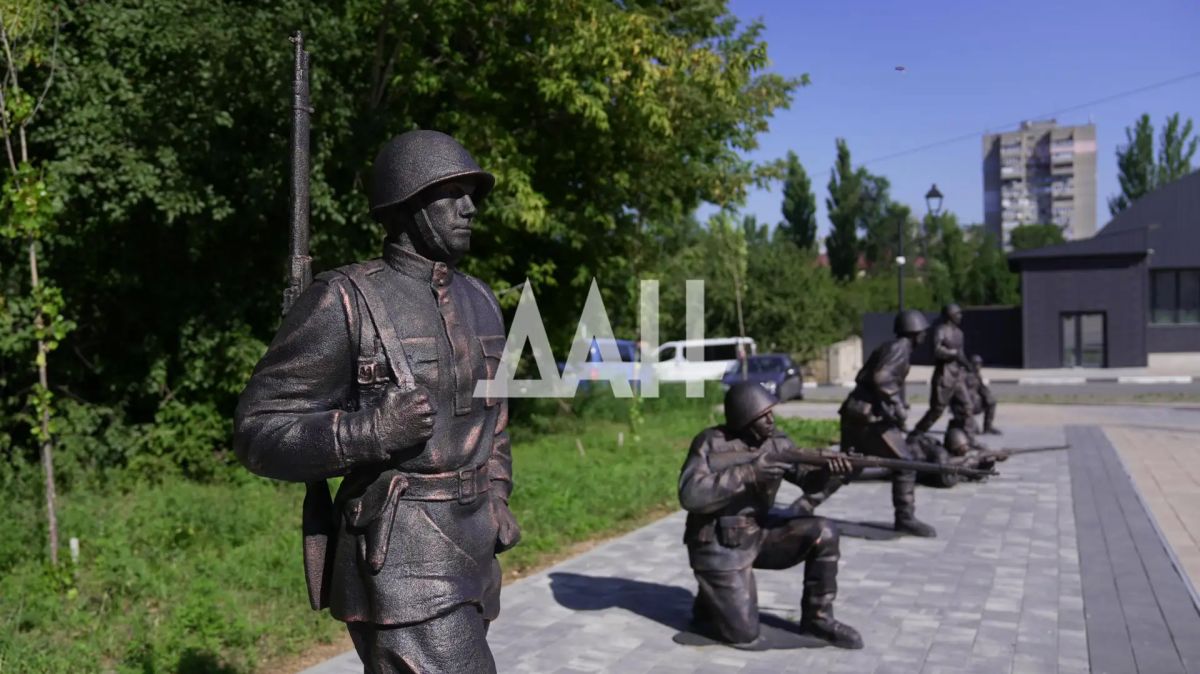 Аллея Победы на территории макеевского микрорайона «Зеленый» Аллея Победы на территории макеевского микрорайона «Зеленый»