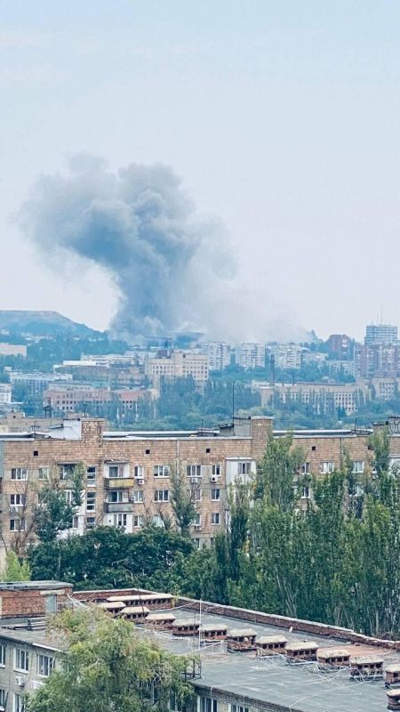 ВСУ ударили по ТРЦ в Донецке: погибло не менее десяти человек