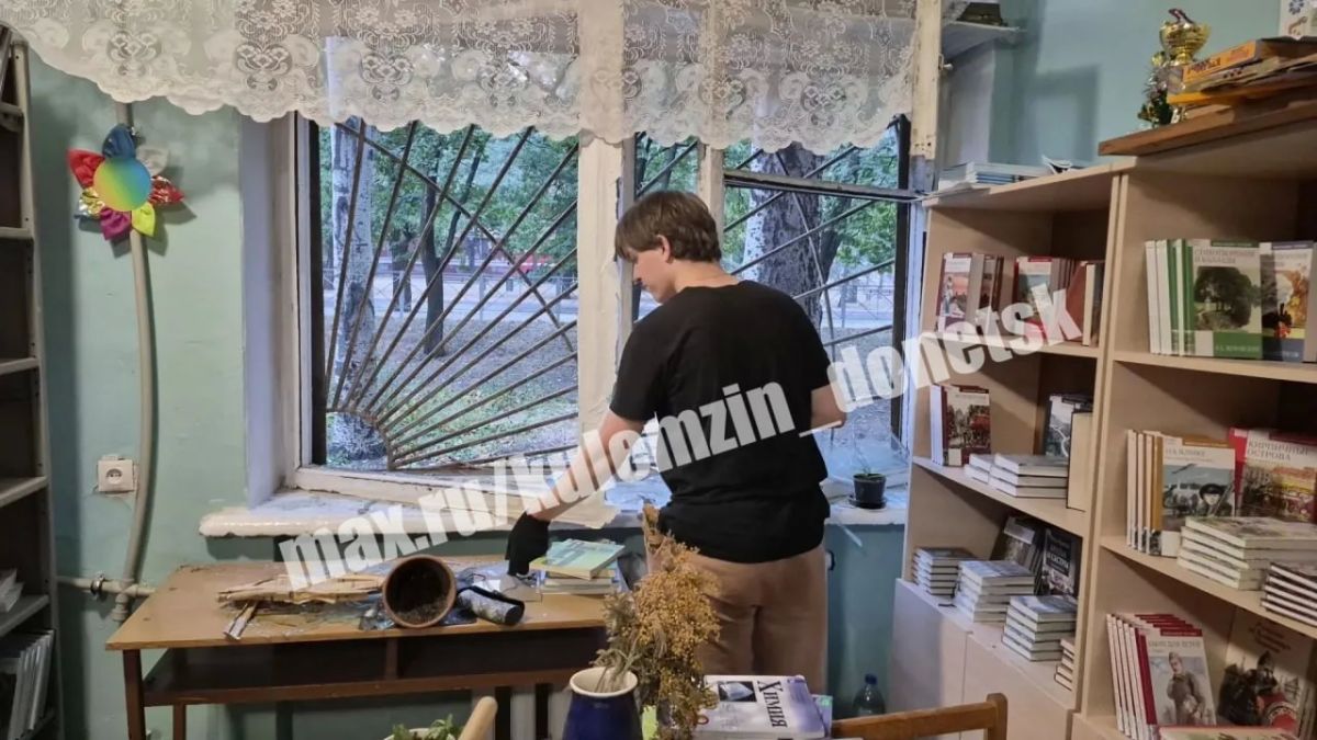 В Донецке в результате обстрелов ВСУ повреждено здание и учебное заведение В Донецке в результате обстрелов ВСУ повреждено здание и учебное заведение
