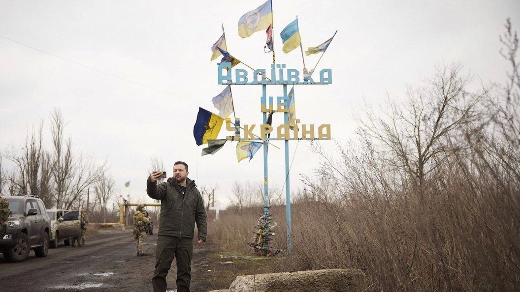«Заветное» селфи у стелы сделано «Заветное» селфи у стелы сделано