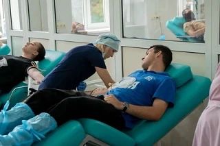 Сдали кровь для раненых: Активисты поддержали жителей Донецка после ракетного обстрела ВСУ