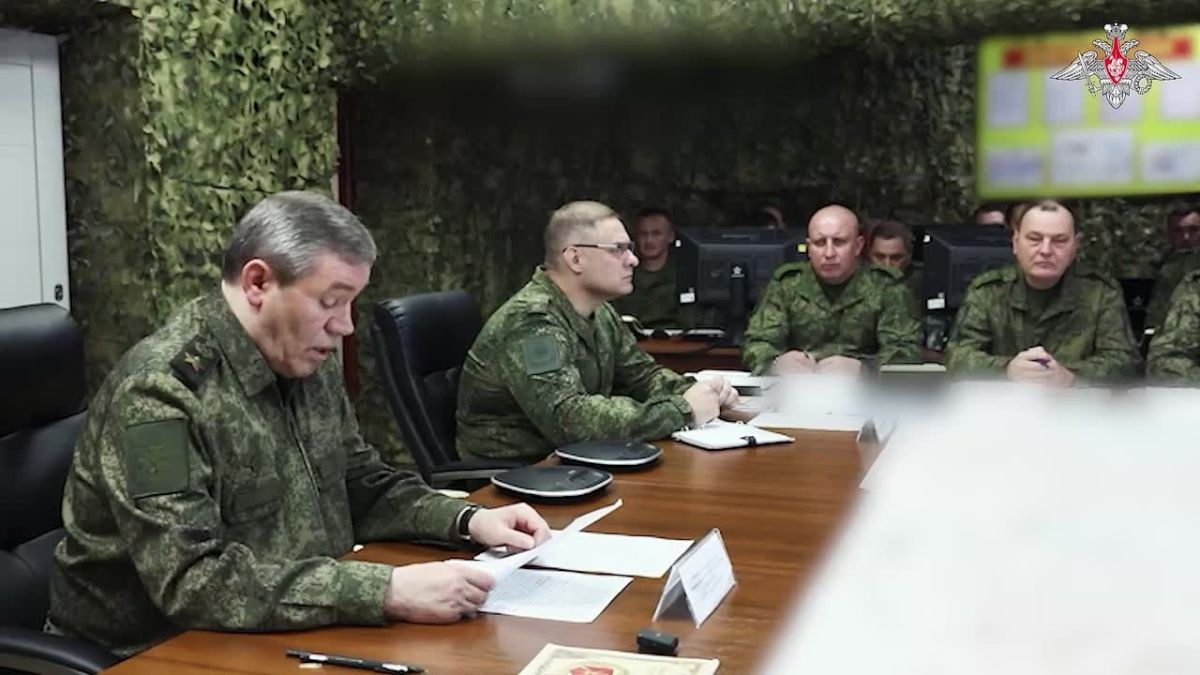 Минобороны России: Начальник Генерального штаба Вооруженных Сил Российской Федерации – первый заместитель Министра обороны Российской Федерации генерал армии Валерий Герасимов проверил ход выполнения боевых задач...