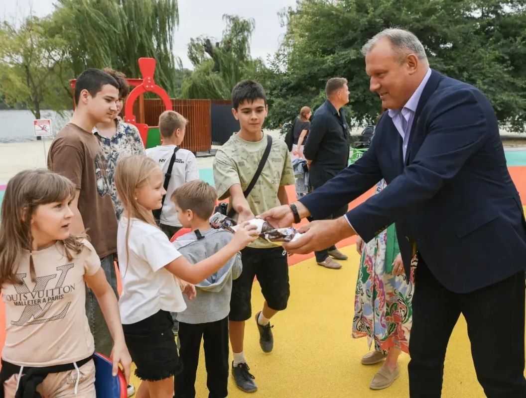Подарок от Москвы: В Донецке благоустроили улицу Набережная ко Дню города и Дню шахтера Подарок от Москвы: В Донецке благоустроили улицу Набережная ко Дню города и Дню шахтера