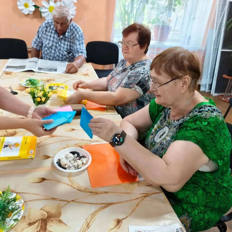 Творчество без границ: в Макеевке прошел мастер-класс «Поделки из ракушек» Творчество без границ: в Макеевке прошел мастер-класс «Поделки из ракушек»