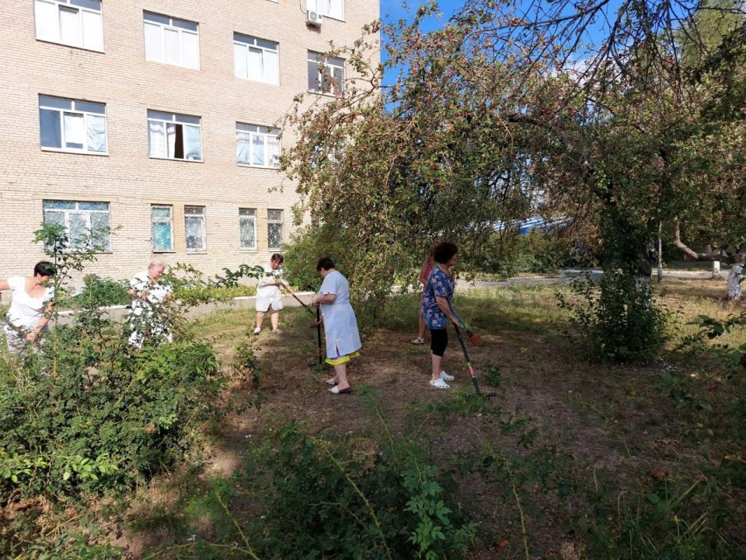 Сегодня, 27 августа 2026 года, в рамках проекта «Городская среда», неравнодушные жители Кировского района приняли участие в традиционной экологической акции «Чистый четверг» Сегодня, 27 августа 2026 года, в рамках проекта «Городская среда», неравнодушные жители Кировского района приняли участие в традиционной экологической акции «Чистый четверг»