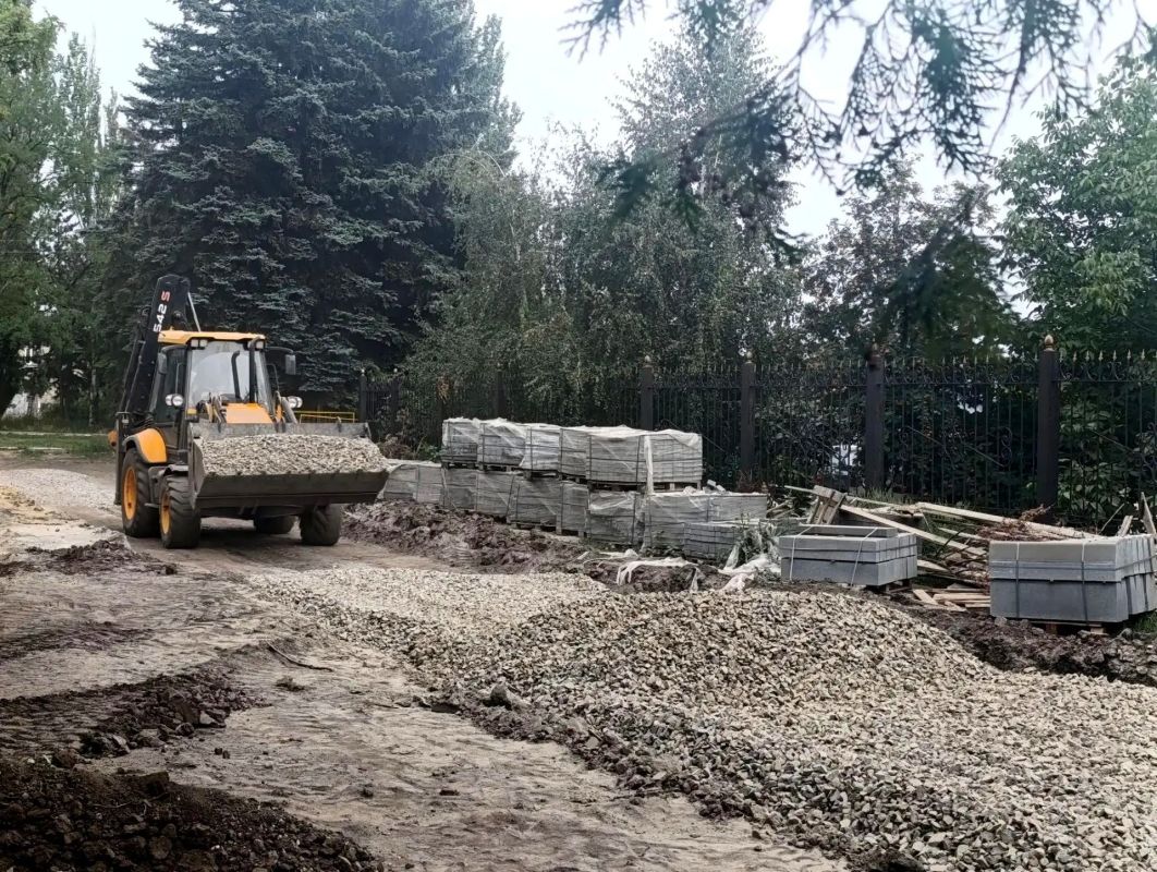 Сергей Лебедев проинспектировал ход реализации проекта по созданию Аллеи памяти героев в Ждановке Сергей Лебедев проинспектировал ход реализации проекта по созданию Аллеи памяти героев в Ждановке