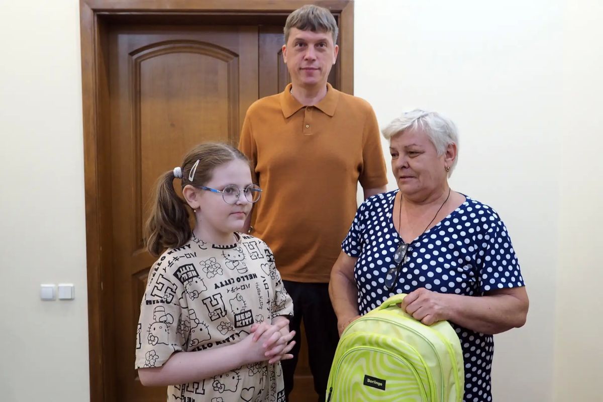 Волонтёр из Харцызска помог переселенцам Волонтёр из Харцызска помог переселенцам