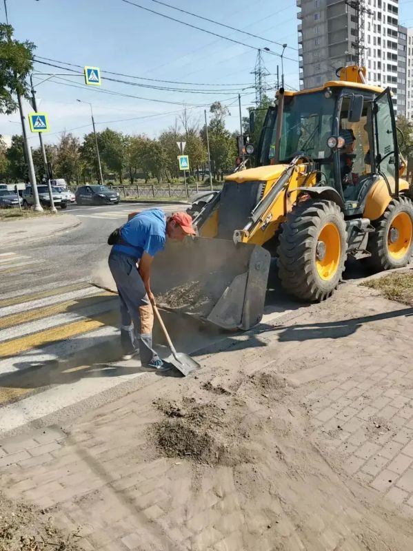 Коммунальные службы Мариуполя продолжают работу по улучшению городской инфраструктуры