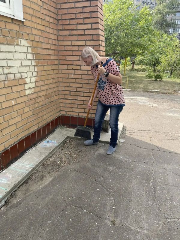 Елена Рязанцева: В Пролетарском районе продолжается еженедельная акция "Чистый четверг" в рамка проекта "Городская среда" Елена Рязанцева: В Пролетарском районе продолжается еженедельная акция "Чистый четверг" в рамка проекта "Городская среда"