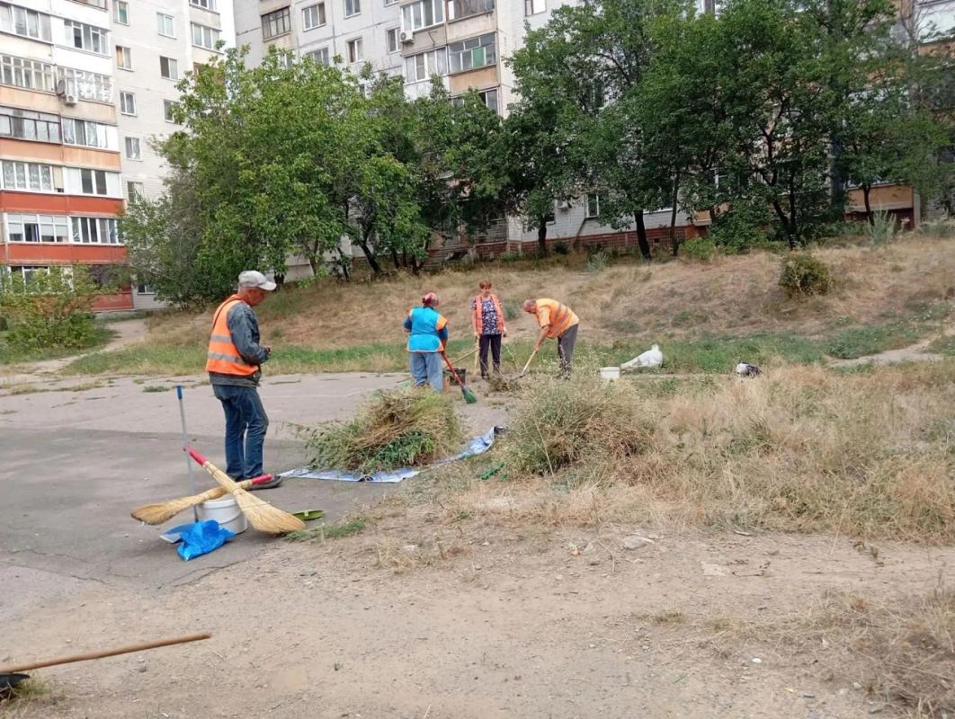 Сегодня, 27 августа 2026 года, в рамках проекта «Городская среда», неравнодушные жители Кировского района приняли участие в традиционной экологической акции «Чистый четверг» Сегодня, 27 августа 2026 года, в рамках проекта «Городская среда», неравнодушные жители Кировского района приняли участие в традиционной экологической акции «Чистый четверг»