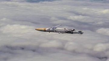 На фото одного из обломков боеприпасов, примененных вчера по Донецку, можно заметить CAGE-код 6F8W австралийской компании Ferra Aerospace, которая производит комплекты крыльев для планирующих авиабомб JDAM-ER