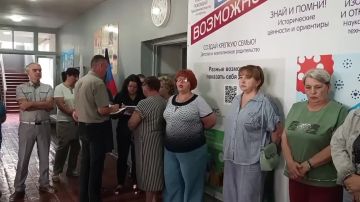Сегодня провели встречу с жителями поселка Нижняя Крынка, в ходе которой разобрали проблемные точки, требующие нашего общего внимания