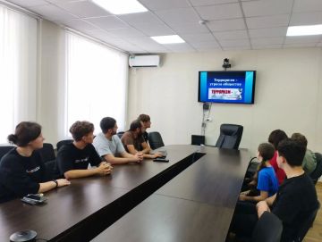 Константин Зинченко: Безопасность — это важно: в Волновахе прошла встреча с молодежью