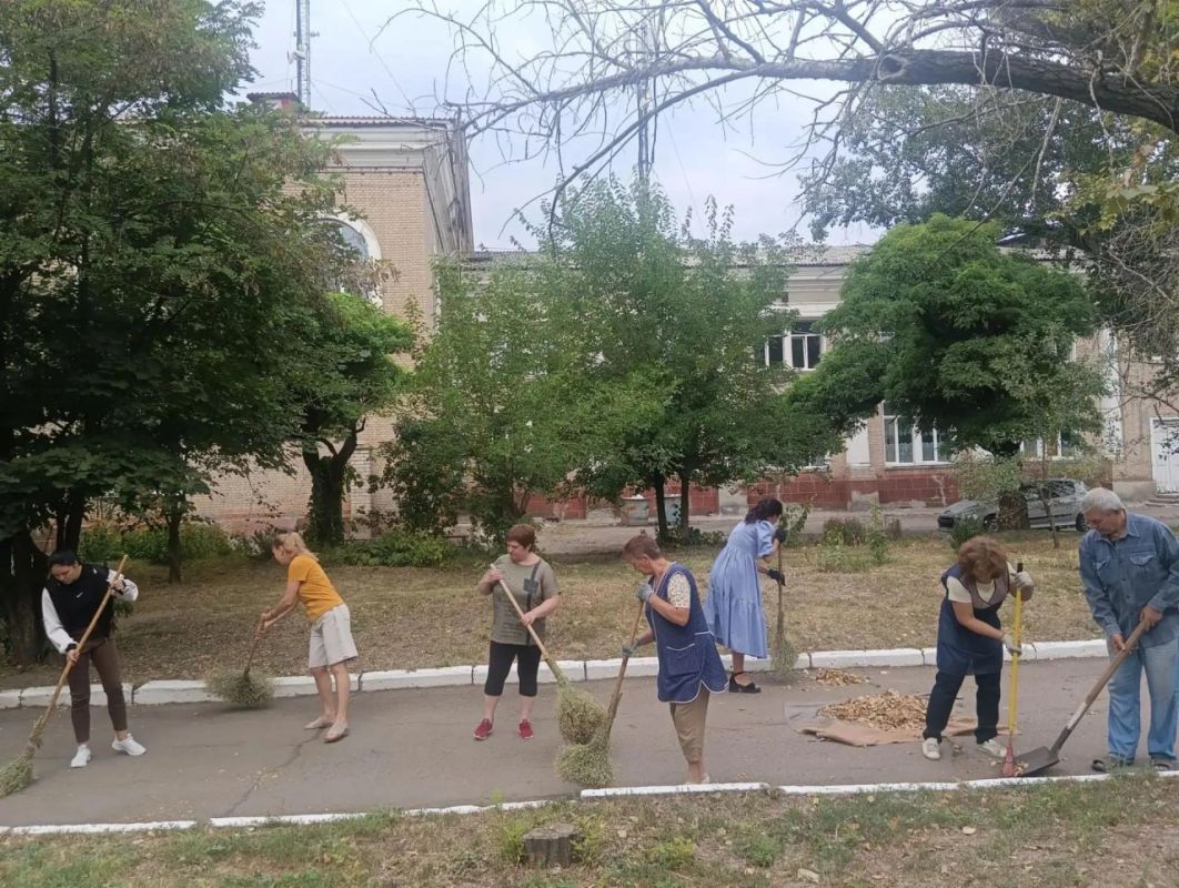 Сегодня, 27 августа 2026 года, в рамках проекта «Городская среда», неравнодушные жители Кировского района приняли участие в традиционной экологической акции «Чистый четверг» Сегодня, 27 августа 2026 года, в рамках проекта «Городская среда», неравнодушные жители Кировского района приняли участие в традиционной экологической акции «Чистый четверг»