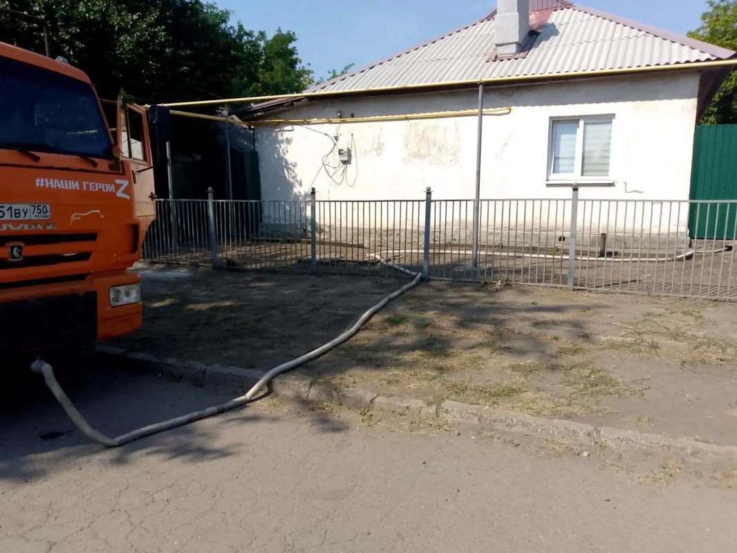 26 августа, в Кировском внутригородском районе при поддержке региона-шефа Московская область согласно поступившим заявкам произведен подвоз воды для жителей в жилом массиве «Путь Ильича» по ул. Матросова, ул. Фадеева, ул.... 26 августа, в Кировском внутригородском районе при поддержке региона-шефа Московская область согласно поступившим заявкам произведен подвоз воды для жителей в жилом массиве «Путь Ильича» по ул. Матросова, ул. Фадеева, ул....