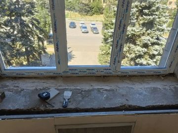 Нижегородские подрядчики продолжают частичный ремонт здания администрации Мангушского округа