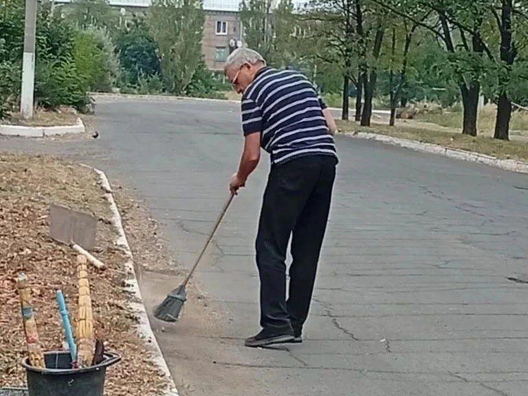 Кировчане вышли на субботник в преддверии праздников Кировчане вышли на субботник в преддверии праздников