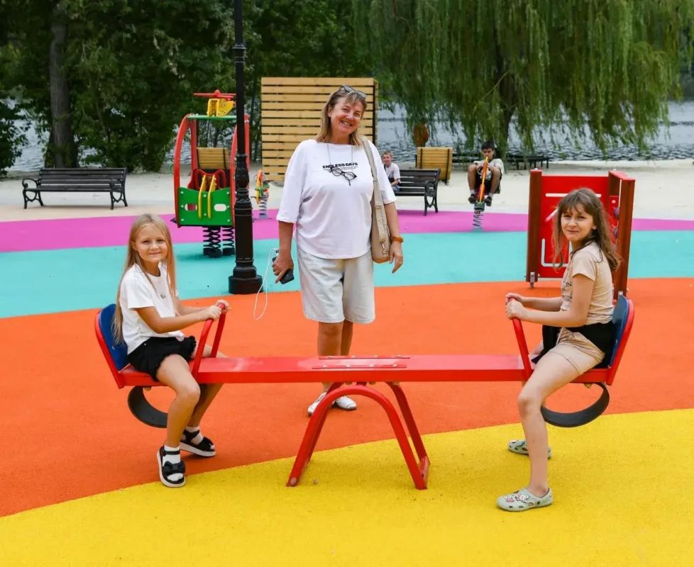 Подарок от Москвы: В Донецке благоустроили улицу Набережная ко Дню города и Дню шахтера