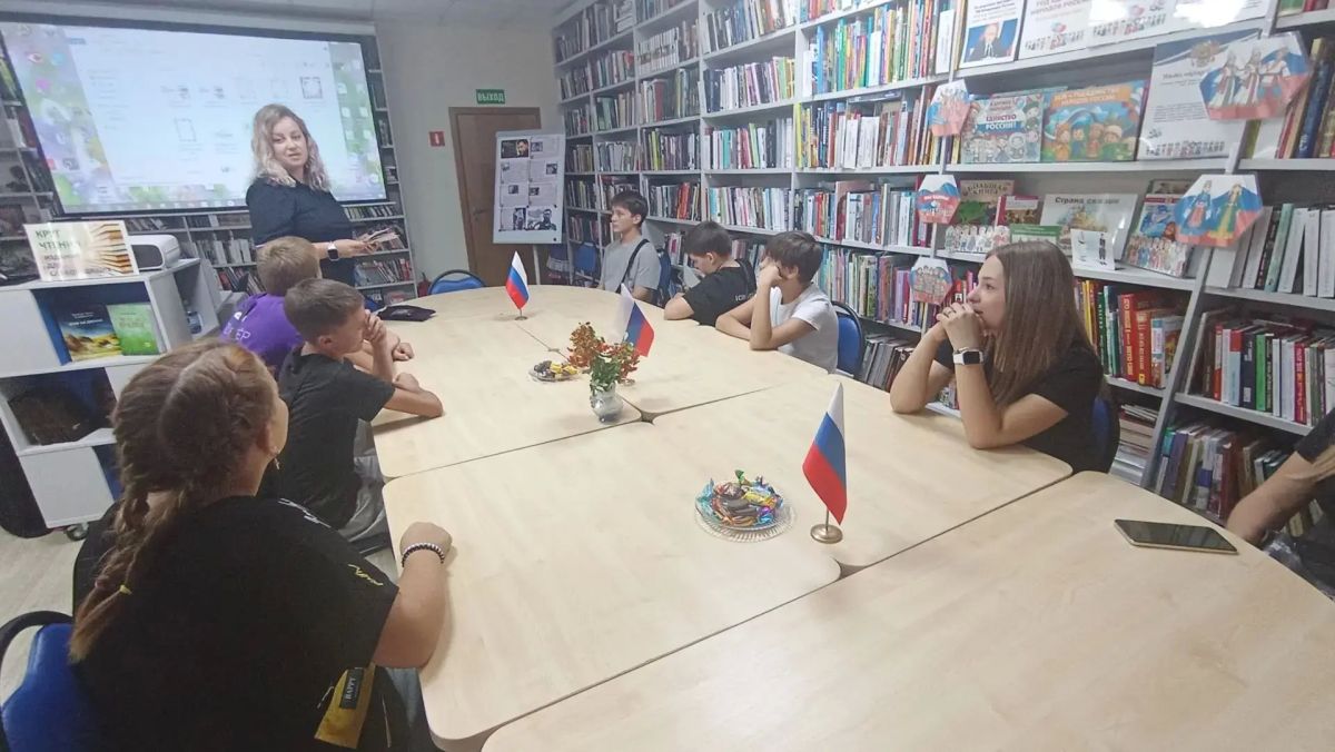 В Мангуше полицейские совместно с общественниками провели важную встречу с подростками на тему: «Профилактика экстремизма и терроризма»