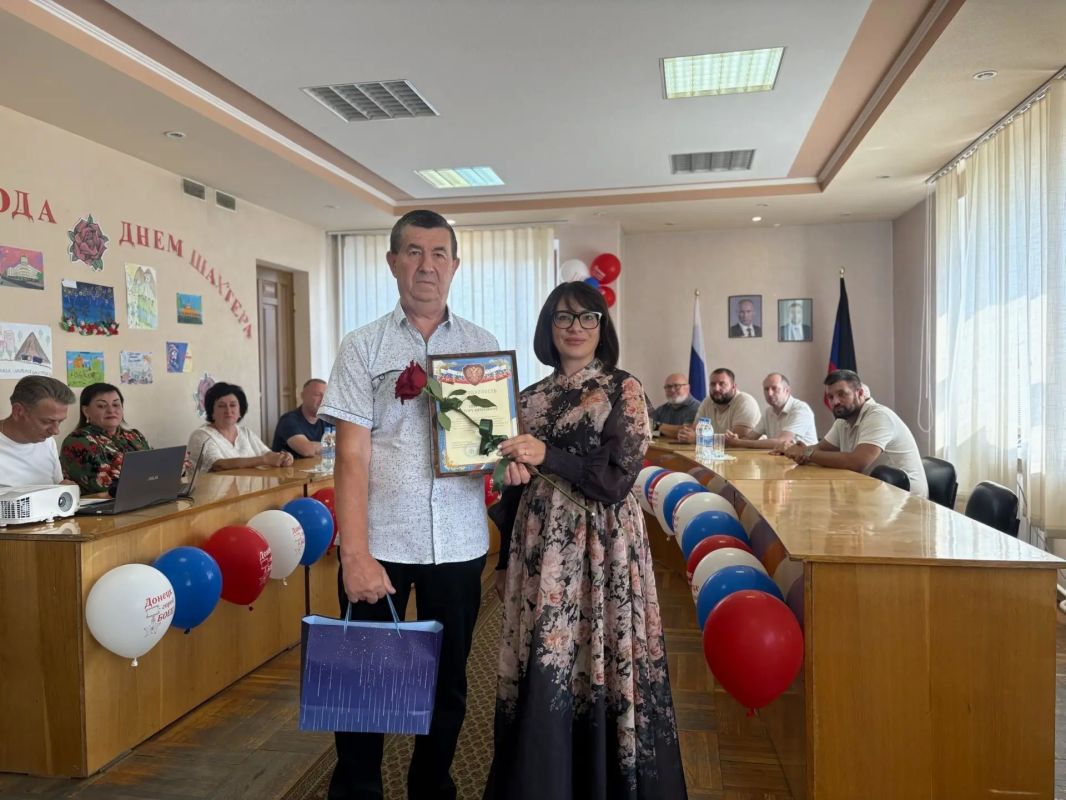 Татьяна Темникова: В Управе Ленинского внутригородского района Администрации городского округа Донецк состоялся праздничный концерт, объединивший сразу две знаменательные даты — День города и День шахтера Татьяна Темникова: В Управе Ленинского внутригородского района Администрации городского округа Донецк состоялся праздничный концерт, объединивший сразу две знаменательные даты — День города и День шахтера