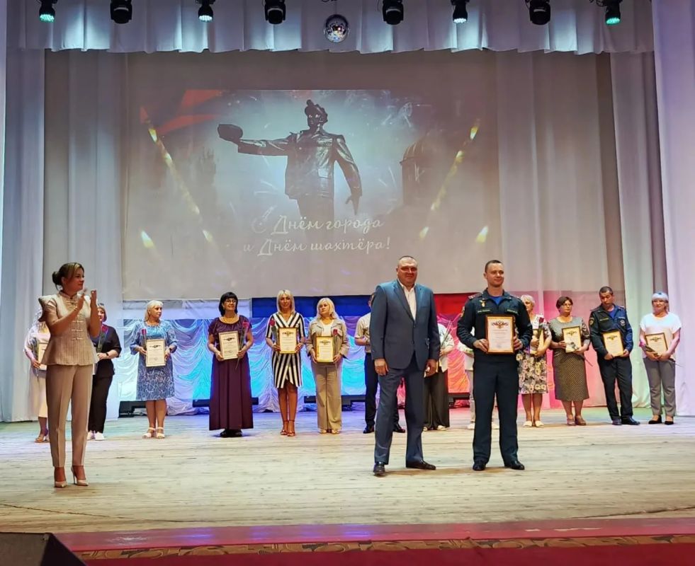 Сегодня, 27 августа 2026 года, в МБУ «Дворец культуры им. И. Франко г. Донецка» прошел праздничный концерт, посвященный грядущим праздникам: Дню города, Дню шахтера и 89-й годовщине со дня основания Кировского района города... Сегодня, 27 августа 2026 года, в МБУ «Дворец культуры им. И. Франко г. Донецка» прошел праздничный концерт, посвященный грядущим праздникам: Дню города, Дню шахтера и 89-й годовщине со дня основания Кировского района города...