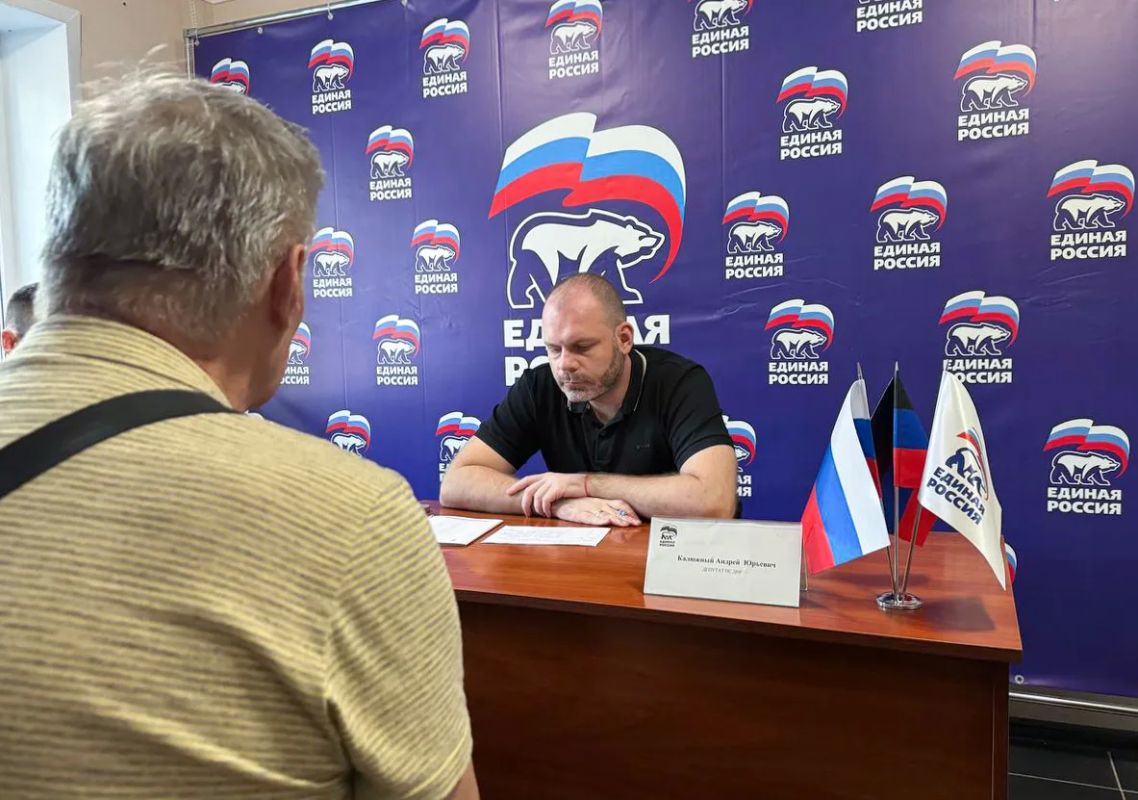 На связи с жителями. Виталий Золотнюк провел встречу с коллективом «Володарской школы №2» На связи с жителями. Виталий Золотнюк провел встречу с коллективом «Володарской школы №2»