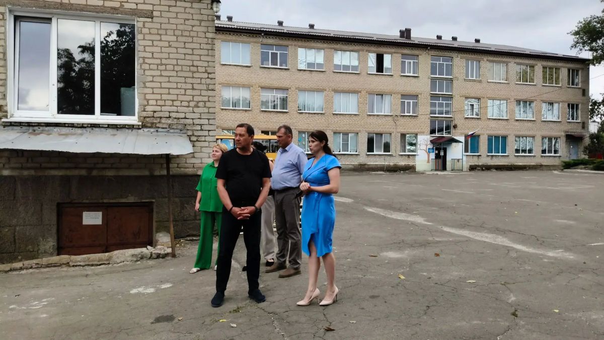 Константин Зинченко: Встретился с трудовым коллективом Свободненской школы Константин Зинченко: Встретился с трудовым коллективом Свободненской школы