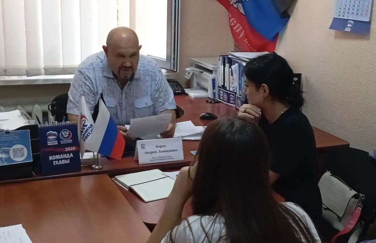 На связи с жителями. Виталий Золотнюк провел встречу с коллективом «Володарской школы №2» На связи с жителями. Виталий Золотнюк провел встречу с коллективом «Володарской школы №2»