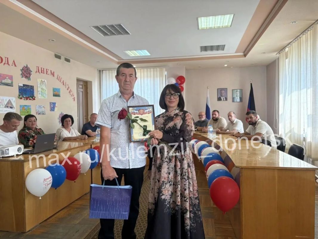 В преддверии празднования Дня города и Дня шахтера в Донецке поздравляли шахтёров, ветеранов труда В преддверии празднования Дня города и Дня шахтера в Донецке поздравляли шахтёров, ветеранов труда