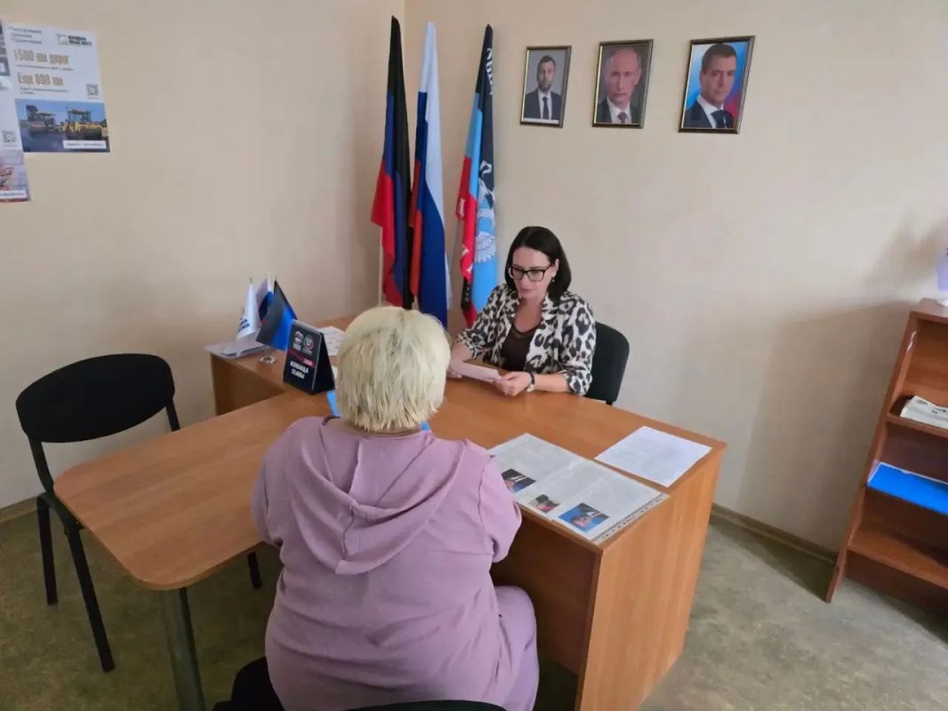 Приём граждан в общественной приёмной партии "Единая Россия"