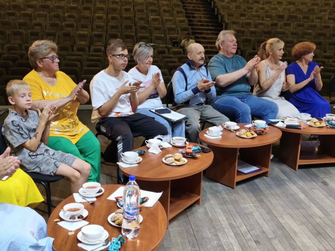 В Донецке провели литературную гостиную, посвященную Дню города и Дню шахтера В Донецке провели литературную гостиную, посвященную Дню города и Дню шахтера