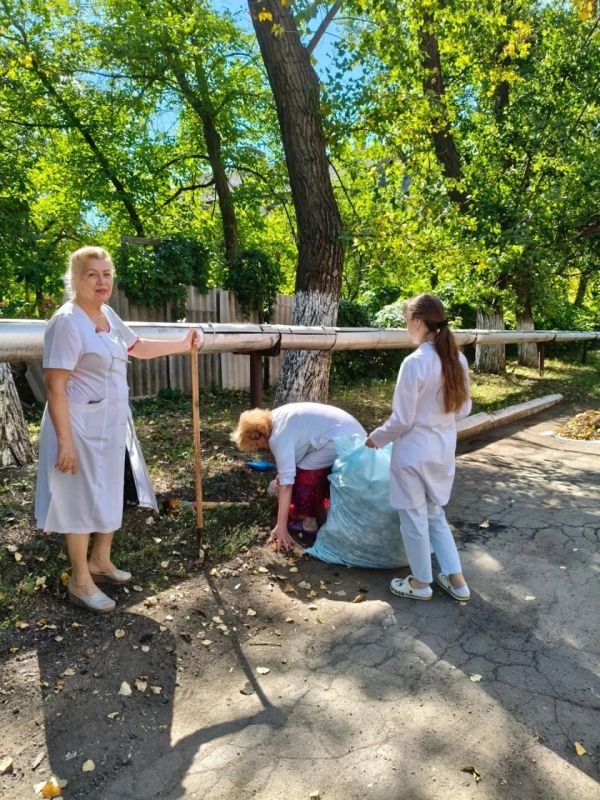 Сегодня, 27 августа 2026 года, в рамках проекта «Городская среда», неравнодушные жители Кировского района приняли участие в традиционной экологической акции «Чистый четверг»