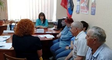 Сегодня, 27 августа, руководитель Управы Калининского внутригородского района администрации городского округа Донецк Елена Синецкая провела приём граждан в общественной приёмной Всероссийской политической партии «Единая...